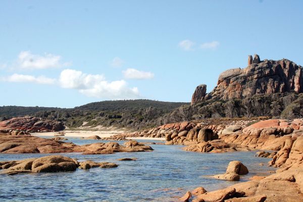 Flinders Island - rocky-coast.jpg